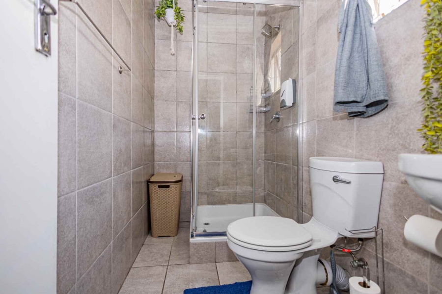 To Let 2 Bedroom Property for Rent in Oakdale Western Cape